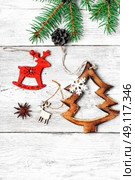 Handmade decorative Christmas tree, and xmas paraphernalia. Стоковое фото, агентство Ingram Publishing / Фотобанк Лори