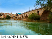 Zamora Puente de Piedra stone bridge on Duero river of Spain. Стоковое фото, агентство Ingram Publishing / Фотобанк Лори