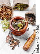 set of medicinal herbs. set of medicinal herbs in bowls and bags. Стоковое фото, агентство Ingram Publishing / Фотобанк Лори
