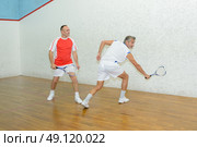 Men playing squash. Стоковое фото, агентство Ingram Publishing / Фотобанк Лори