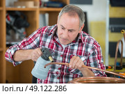 worker using blowtorch for soldering copper fittings. Стоковое фото, агентство Ingram Publishing / Фотобанк Лори