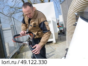 serviceman cleaning floor with machine. Стоковое фото, агентство Ingram Publishing / Фотобанк Лори