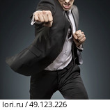 Brave manager fighting againts challengers. Стоковое фото, агентство Ingram Publishing / Фотобанк Лори