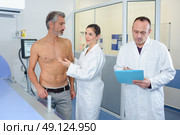 Nurse next to bare chested man. Стоковое фото, агентство Ingram Publishing / Фотобанк Лори
