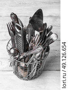 Set of table accessories of forks,spoons and knives in the wicker basket. Стоковое фото, агентство Ingram Publishing / Фотобанк Лори