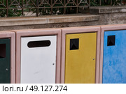 City trash cans. Стоковое фото, агентство Ingram Publishing / Фотобанк Лори