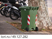 City trash cans. Стоковое фото, агентство Ingram Publishing / Фотобанк Лори