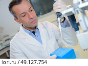 finding new drugs. Стоковое фото, агентство Ingram Publishing / Фотобанк Лори