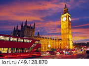 Big Ben Clock Tower with London Bus sunset in England. Стоковое фото, агентство Ingram Publishing / Фотобанк Лори