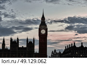 Big Ben Clock Tower London at Thames River England. Стоковое фото, агентство Ingram Publishing / Фотобанк Лори