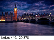 Big Ben Clock Tower London at Thames River England. Стоковое фото, агентство Ingram Publishing / Фотобанк Лори