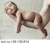 Father holding a cute newborn child. Стоковое фото, агентство Ingram Publishing / Фотобанк Лори