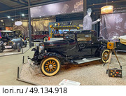 Автомобиль Hupmobile S-series ("Хапмобил" S-серии), 1930 г. Автомузей "Автомобили мира", Москва (2023 год). Редакционное фото, фотограф Мария Кылосова / Фотобанк Лори