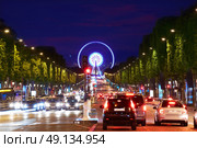 Champs Elysees avenue in Paris at France. Стоковое фото, агентство Ingram Publishing / Фотобанк Лори