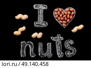Peanuts on a black background and chalk inscription "I love nuts" Стоковое фото, агентство Ingram Publishing / Фотобанк Лори