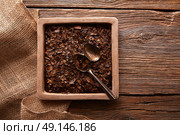 Bancha tea texture on wooden aged background. Стоковое фото, агентство Ingram Publishing / Фотобанк Лори