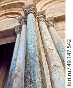 Columns of Main entrance of  Holy Sepulchre Church  in old city of Jerusalem. Стоковое фото, агентство Ingram Publishing / Фотобанк Лори