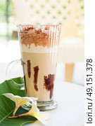  frappe coffee with plumeria. Стоковое фото, агентство Ingram Publishing / Фотобанк Лори