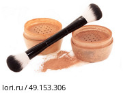 Face powder and brush. isolated. Стоковое фото, агентство Ingram Publishing / Фотобанк Лори