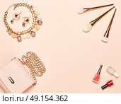 Fashion lady accessories set. Falt Lay. Stylish handbag. Make-Up brushes. Jewelry and nail polish. Women accessories. Trendy fashion design. Стоковое фото, агентство Ingram Publishing / Фотобанк Лори