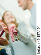 Lady holding belt. Стоковое фото, агентство Ingram Publishing / Фотобанк Лори