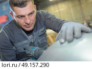workman on the job. Стоковое фото, агентство Ingram Publishing / Фотобанк Лори