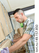 Insulating  a wall. Стоковое фото, агентство Ingram Publishing / Фотобанк Лори