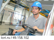 young man driving. Стоковое фото, агентство Ingram Publishing / Фотобанк Лори