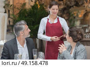 couple ordering dinner in a luxury restaurant. Стоковое фото, агентство Ingram Publishing / Фотобанк Лори
