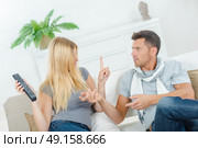 Couple about to watch TV. Стоковое фото, агентство Ingram Publishing / Фотобанк Лори