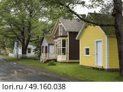 Houses in village, Sherbrooke, Nova Scotia, Canada. Стоковое фото, агентство Ingram Publishing / Фотобанк Лори