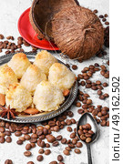 coconut cookie truffle. Almond cookie truffle with the taste of coconut nut. Стоковое фото, агентство Ingram Publishing / Фотобанк Лори