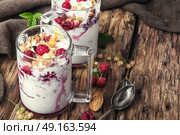 Sundae. Стоковое фото, агентство Ingram Publishing / Фотобанк Лори