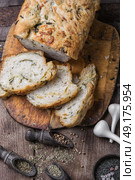Homemade delicious bread. loaf of wheaten homemade bread on a rustic wooden table. Стоковое фото, агентство Ingram Publishing / Фотобанк Лори