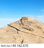 blur in iran near yazd the antique zoroastrian temple abandonated house and contruction. Стоковое фото, агентство Ingram Publishing / Фотобанк Лори