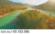 Low altitude flight over fresh fast mountain river with rocks at sunny summer morning. Стоковое видео, видеограф Александр Маркин / Фотобанк Лори