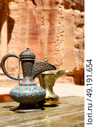 in the site of petra jordan the traditional coffe container isolated on a table. Стоковое фото, агентство Ingram Publishing / Фотобанк Лори