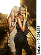 Portrait of a two blondes. Стоковое фото, агентство Ingram Publishing / Фотобанк Лори