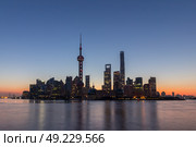 Panoramic Shanghai Skyline in the Morning. Lujiazui Financial District and Huangpu River. View from The Bund Embankment. China. (2018 год). Стоковое фото, фотограф Максим Забаровский / Фотобанк Лори