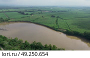 Scenic River and Green Farmland. Стоковое видео, видеограф ALEJANDRO PEREZ ALVARES / Фотобанк Лори