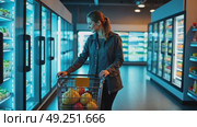 A woman with shopping cart examining frozen food section, cool blue lighting from freezers creating dramatic contrast. Стоковое AI-видео, аниматор Sergey Grishin / Фотобанк Лори