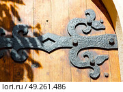 old london door in england and wood ancien abstract hinged . Стоковое фото, агентство Ingram Publishing / Фотобанк Лори