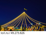 Tashkent, Uzbekistan - August 15, 2023: Amusement park Navruz or Ankhor In Tashkent with attractions and garlands at night. Редакционное фото, фотограф Емельянов Евгений Викторович / Фотобанк Лори