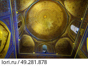 Ornament of the dome and interior of the Gur Emir mausoleum in Samarkand, Uzbekistan. Muslim oriental traditional geometric ornament. (2023 год). Стоковое фото, фотограф Емельянов Евгений Викторович / Фотобанк Лори