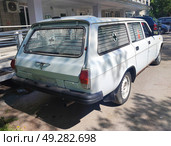 Автомобиль медицинской службы. Волга универсал. A medical service vehicle. Volga station wagon. 医疗服务车辆。 伏尔加旅行车。 Редакционное фото, фотограф Денис Баданин / Фотобанк Лори
