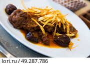 Catalan stew with raisins and plums. Стоковое фото, фотограф Яков Филимонов / Фотобанк Лори