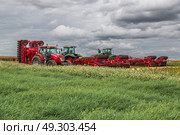 Kaliningrad, RUSSIA - July 29, 2022: Agricultural Exhibition. Agricultural machinery in the field. Редакционное фото, фотограф Ольга Сейфутдинова / Фотобанк Лори