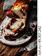 rustic handmade brioche. Стоковое фото, агентство Ingram Publishing / Фотобанк Лори