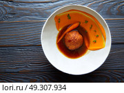 Dumpling of old cowtail with creamy carrot and its juice. Стоковое фото, агентство Ingram Publishing / Фотобанк Лори