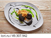 Molecular gastonomy cuttlefish roes with citrus mayonnaise. Стоковое фото, агентство Ingram Publishing / Фотобанк Лори